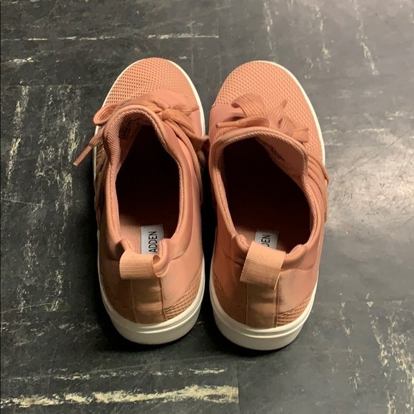 Steve Madden Lancer Pink Knit Sneakers Size 6.5 - Picture 2 of 5